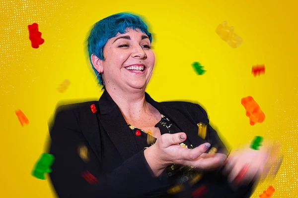 A female therapist who offers professional help for Hangxiety